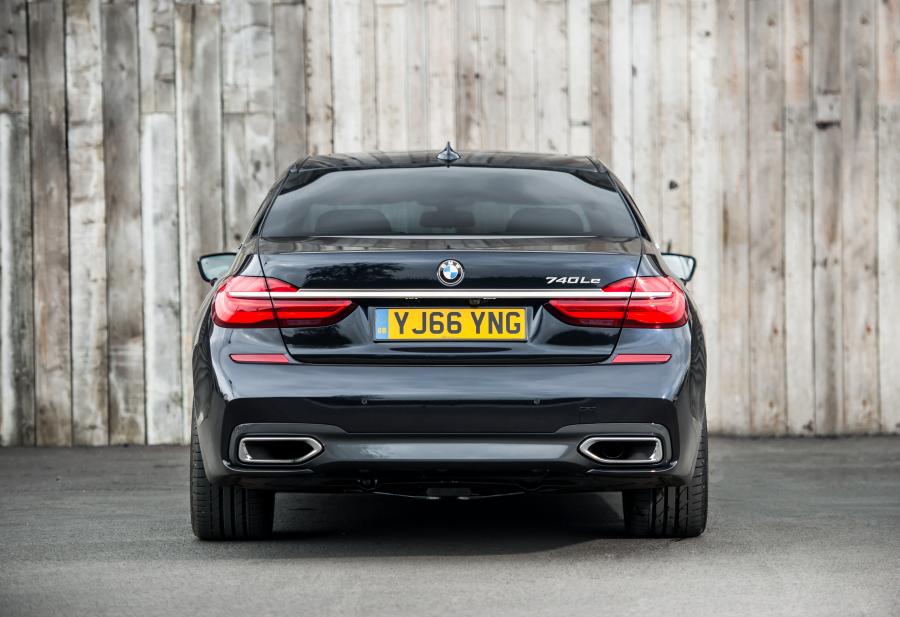  BMW 740Le xDrive M Sport 2016 года  (UK) (фото 3 из 14)